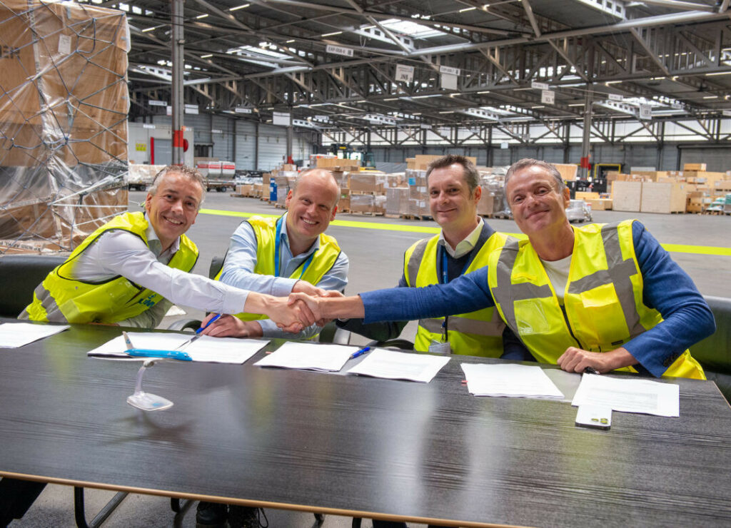 menzies-and-klm-renew-prolonged-working-partnership-at-ams-–-air-cargo-week