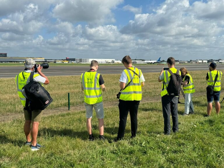 Airplane enthusiasts receive odd consult with at Brussels Airport – Air Cargo Week