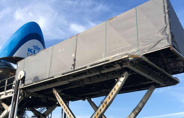 AFKLMP transports outsized airplane wings – Air Cargo Week